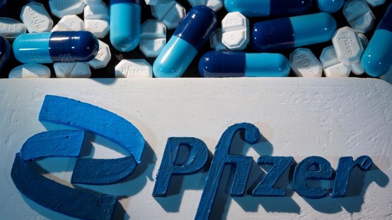 Em dado preliminar, Pfizer anuncia que comprimido experimental reduziu em 89% risco de hospitalizações e mortes pela Covid