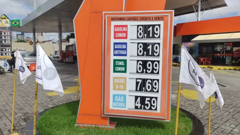 Postos aumentam preço da gasolina e combustível chega a R$ 8,19 em Natal