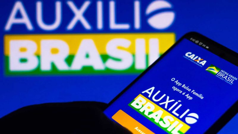 Valor do Auxílio Brasil é desafio para próxima gestão federal