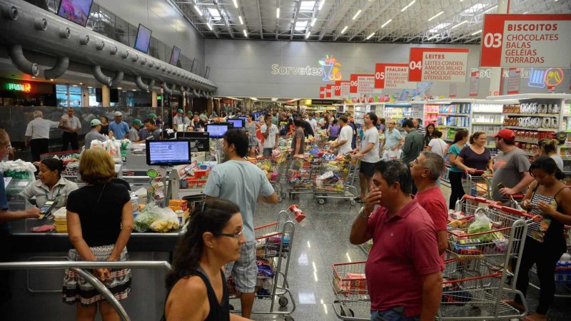 Por que a queda da inflação nos EUA pode aliviar os juros no Brasil