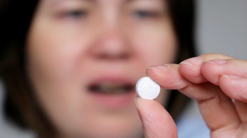 Anvisa aprova venda em farmácias de remédio da Pfizer para tratar Covid