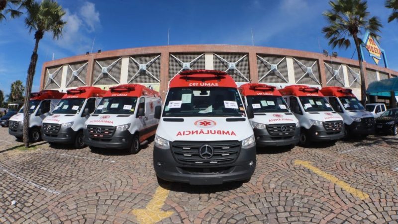 Ministro da Saúde entrega ambulâncias em Natal