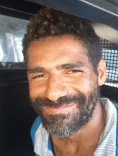 Suspeito de arrombar agência do Bradesco, homem tira foto sorrindo ao ser preso em Natal