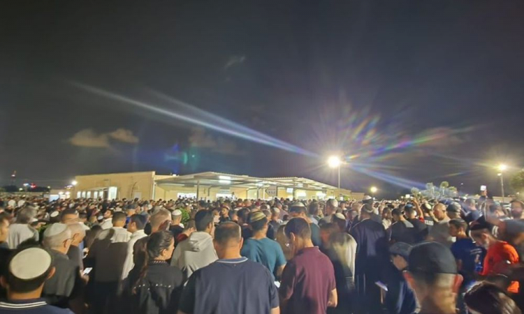 Funeral de brasileira morta em ataque do Hamas reúne milhares em Israel