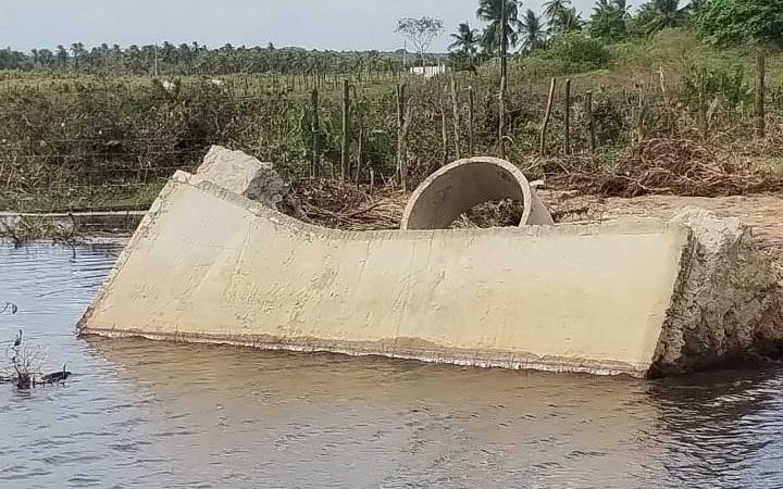 Orçamentada em mais de 420 mil reais, obra de engenharia civil sofre danos estruturais devido as fortes chuvas gerando prejuízo aos cofres públicos